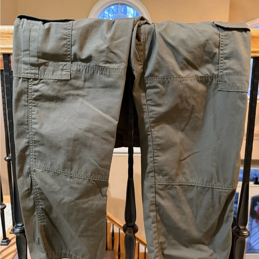 5.11 Tactical Dark olive green Pants 32x30 many pockets durable - Picture 5 of 12